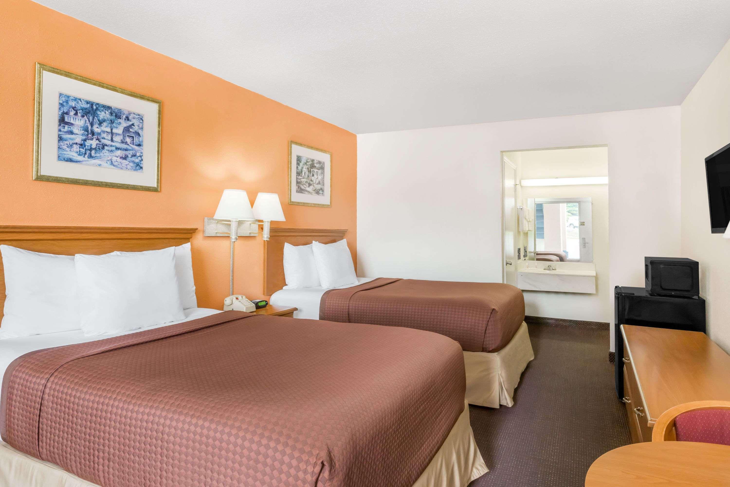 Days Inn By Wyndham Christiansburg Ngoại thất bức ảnh