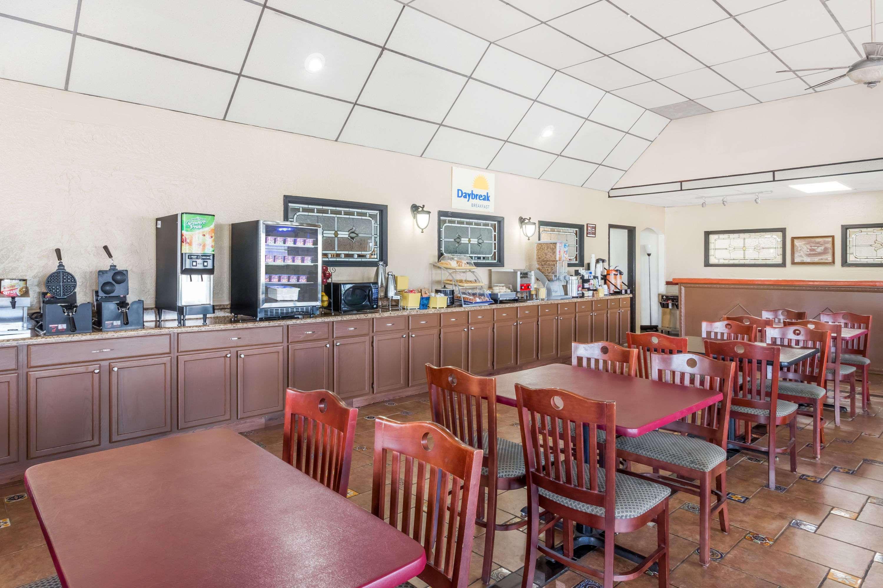 Days Inn By Wyndham Christiansburg Ngoại thất bức ảnh