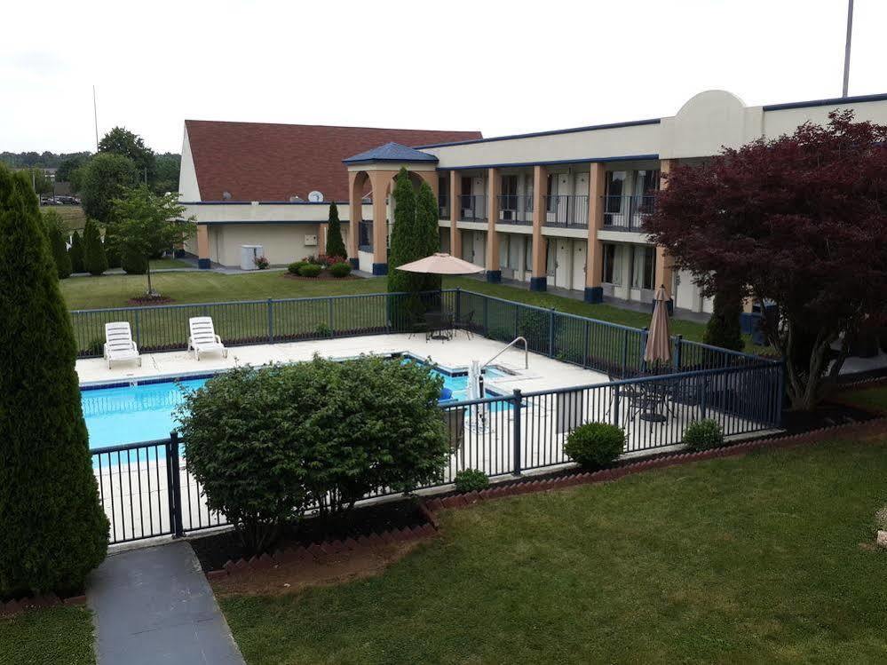 Days Inn By Wyndham Christiansburg Ngoại thất bức ảnh