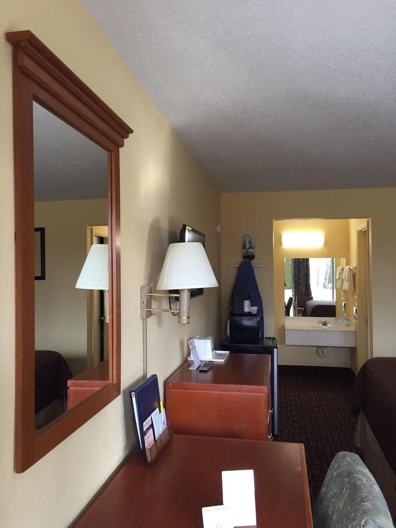 Days Inn By Wyndham Christiansburg Ngoại thất bức ảnh